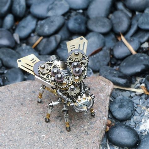 Glowworm Mechanical firefly Metal sculpture Insect 